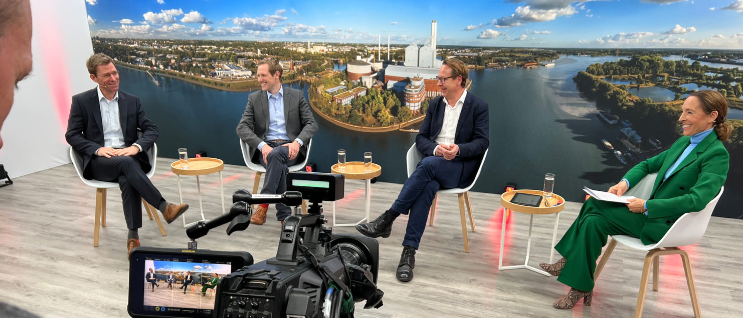 Blick ins Streaming-Studio. Der Zukunftsdialog mit (v.r.) Andrea Thilo, Christian Heine, Ulrich Liebenthal und Christian Hein.